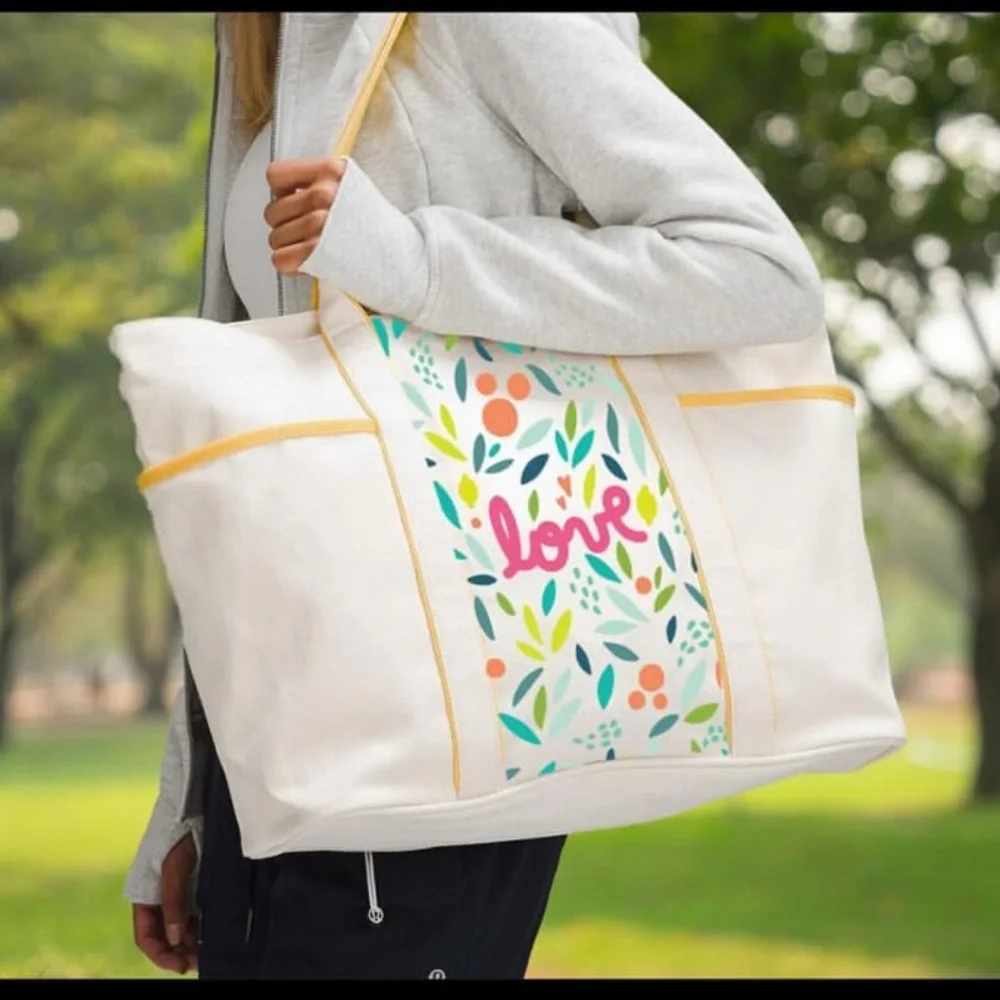 Colorful Love Print Tote Bag - Picture 1 of 7